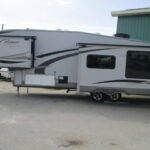 2011 Cougar 299 RKS - Image 3