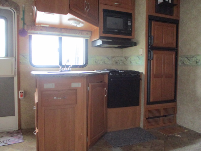 2007 Cougar 5th wheel - Image 9