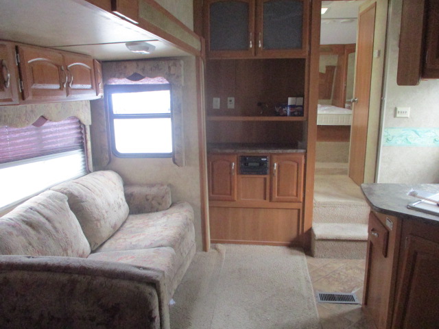 2007 Cougar 5th wheel - Image 11