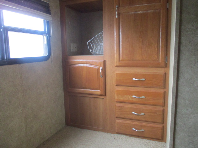2007 Cougar 5th wheel - Image 13