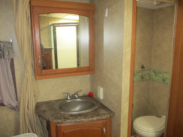 2007 Cougar 5th wheel - Image 16
