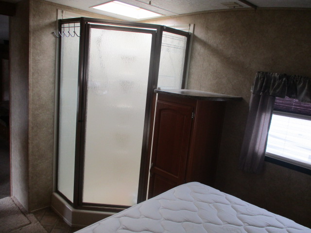 2007 Cougar 5th wheel - Image 17