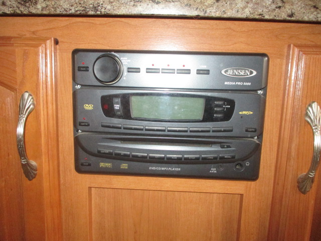 2007 Cougar 5th wheel - Image 19