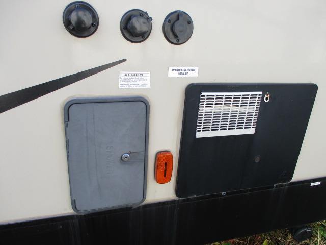 2017 Coachmen 281 RLDS - Image 3