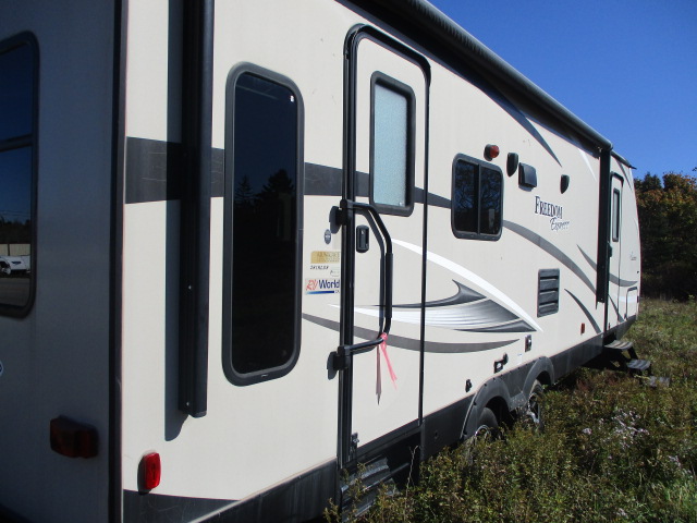 2017 Coachmen 281 RLDS - Image 6