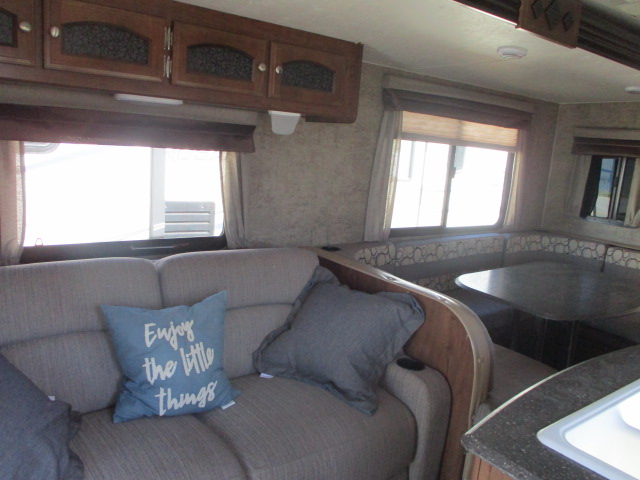 2017 Coachmen 281 RLDS - Image 18