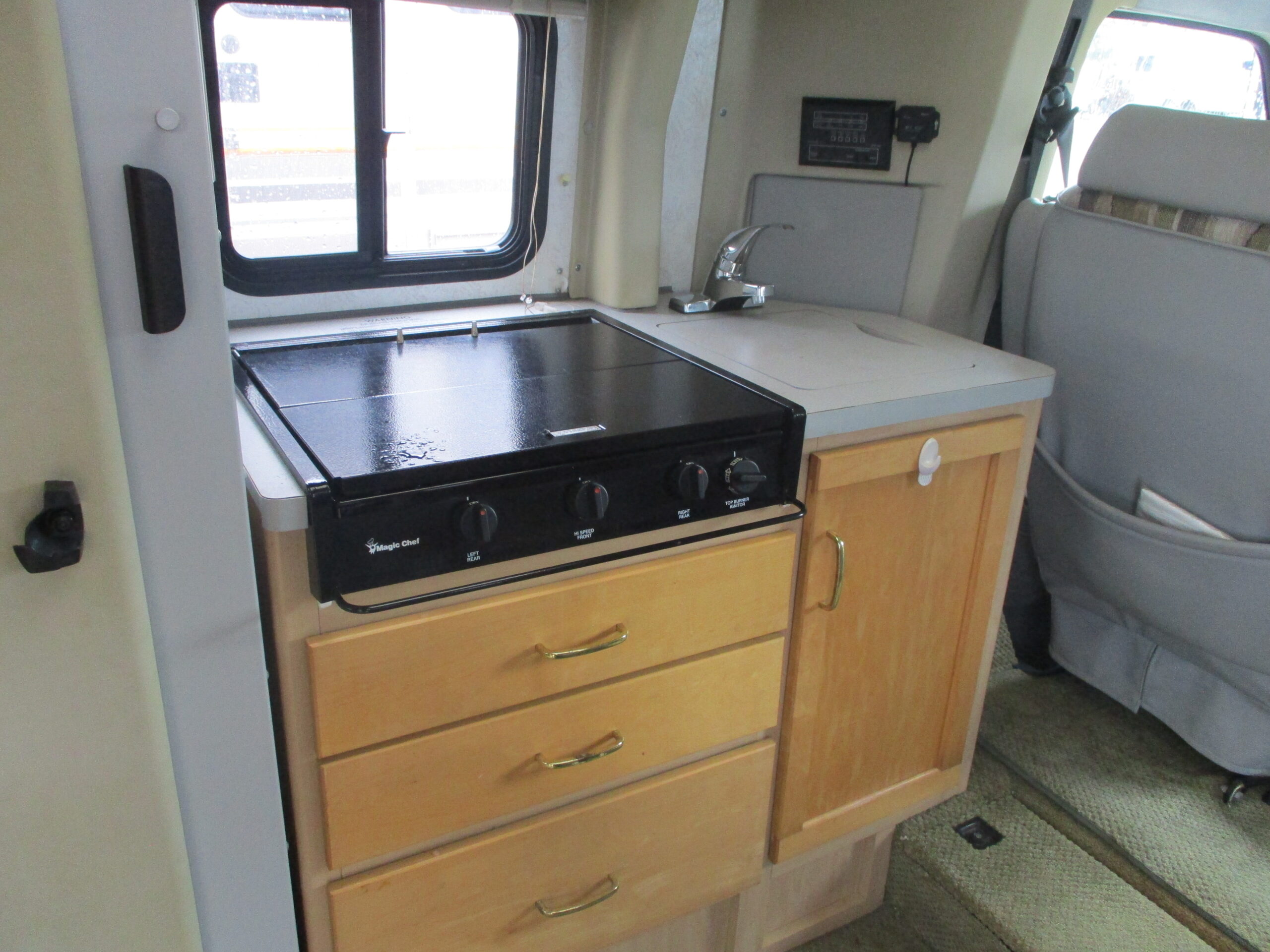 2002 VW Winnebago Rialta 22HD - Image 11