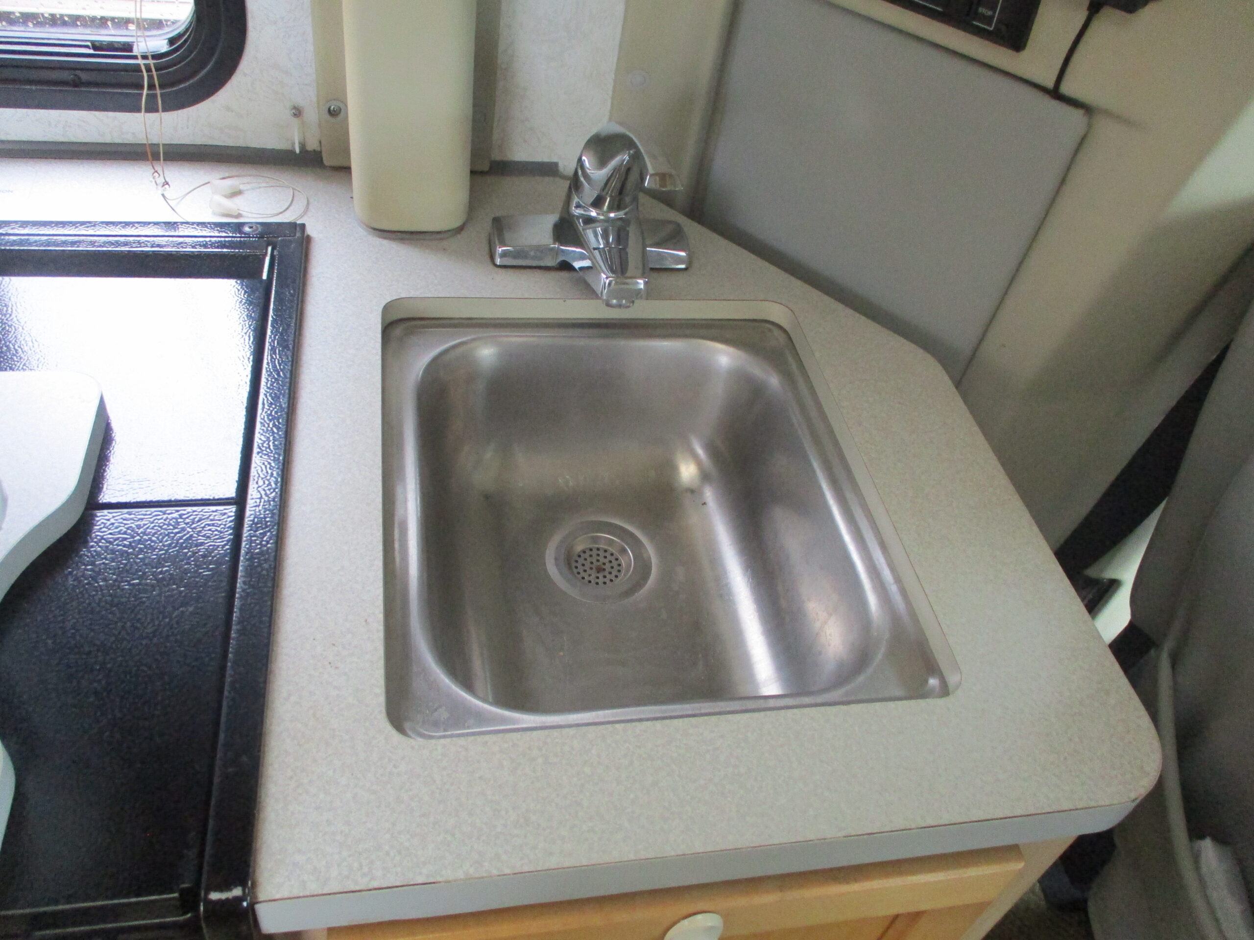 2002 VW Winnebago Rialta 22HD - Image 12