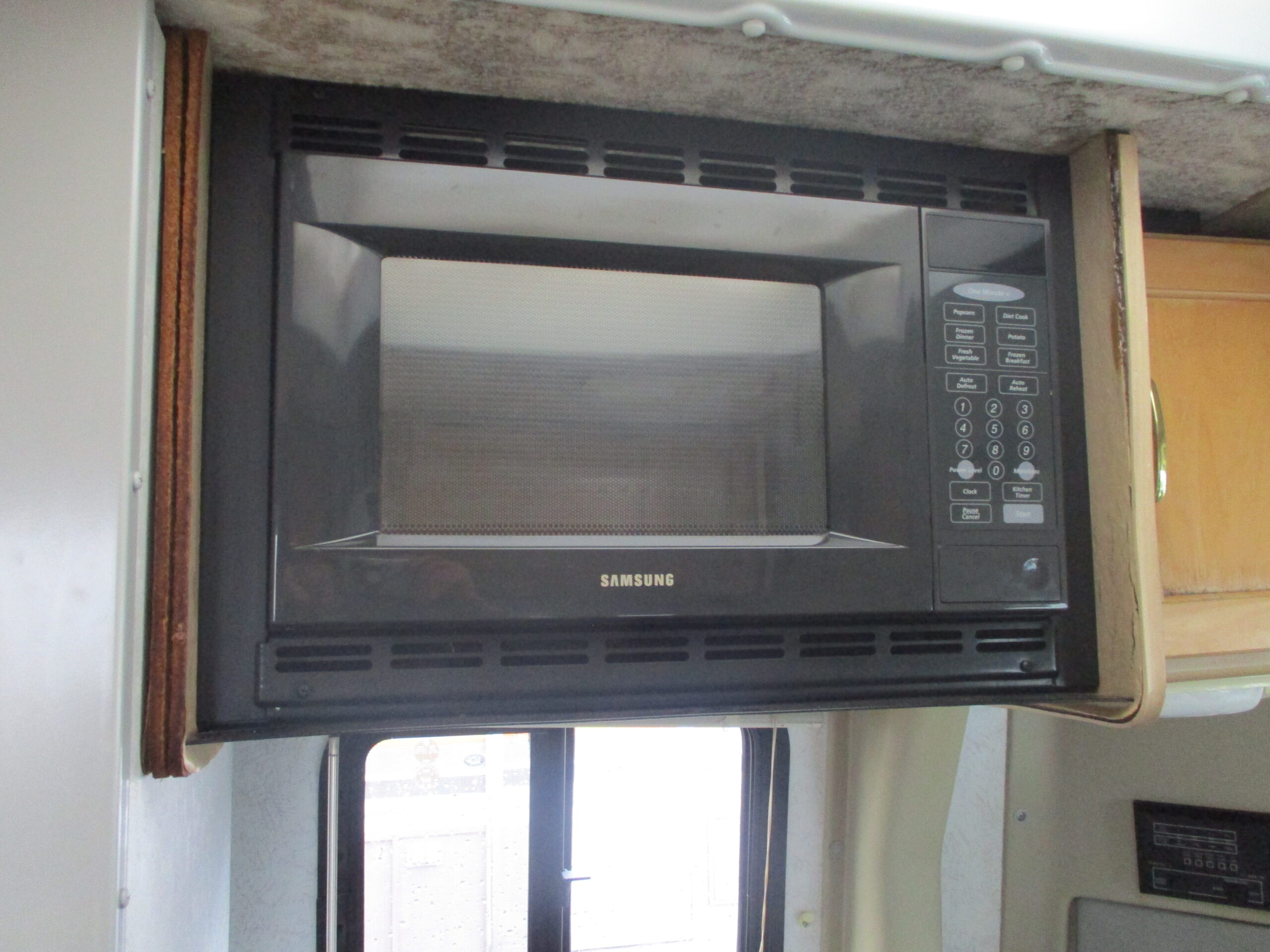 2002 VW Winnebago Rialta 22HD - Image 14