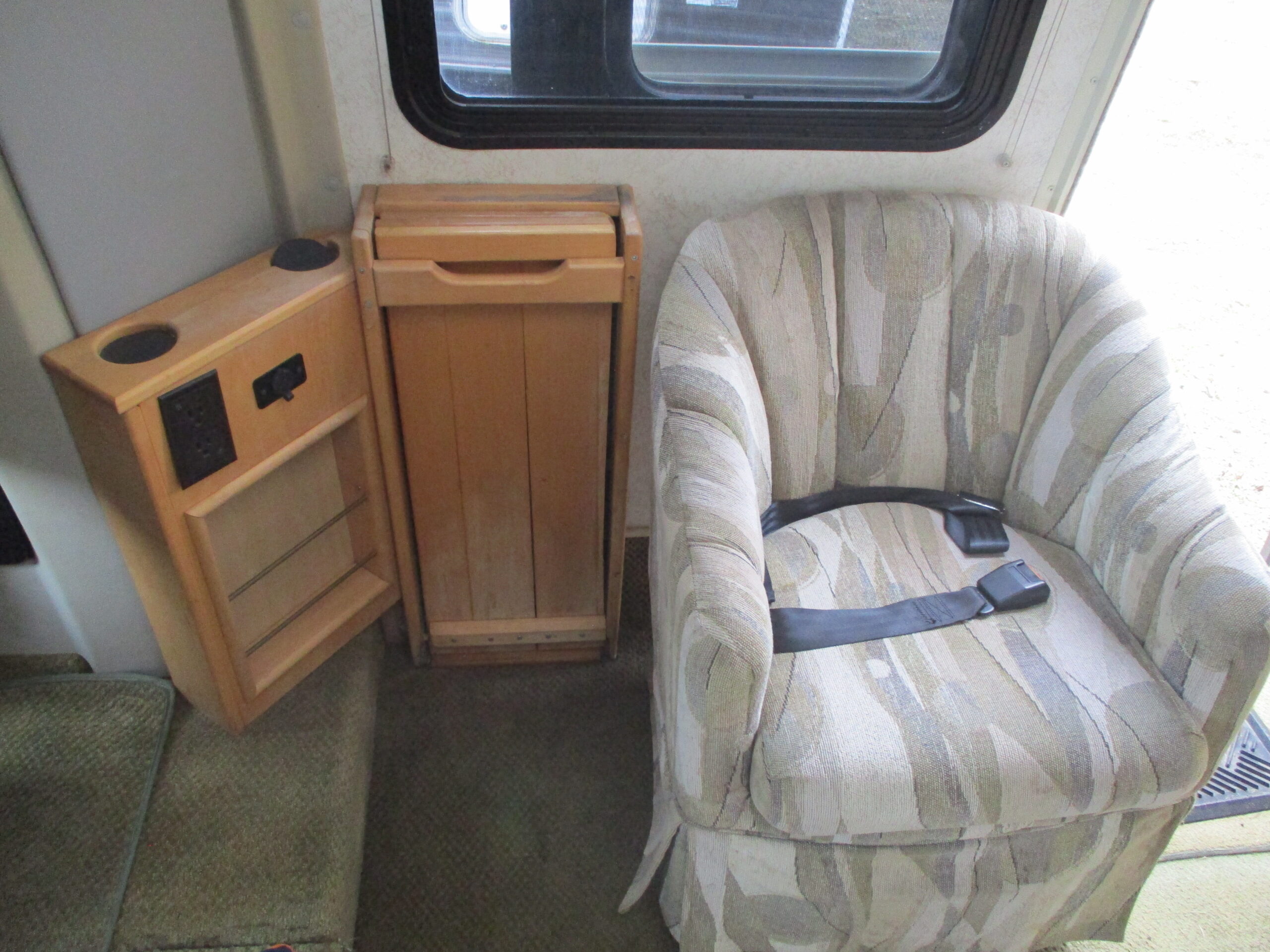 2002 VW Winnebago Rialta 22HD - Image 15