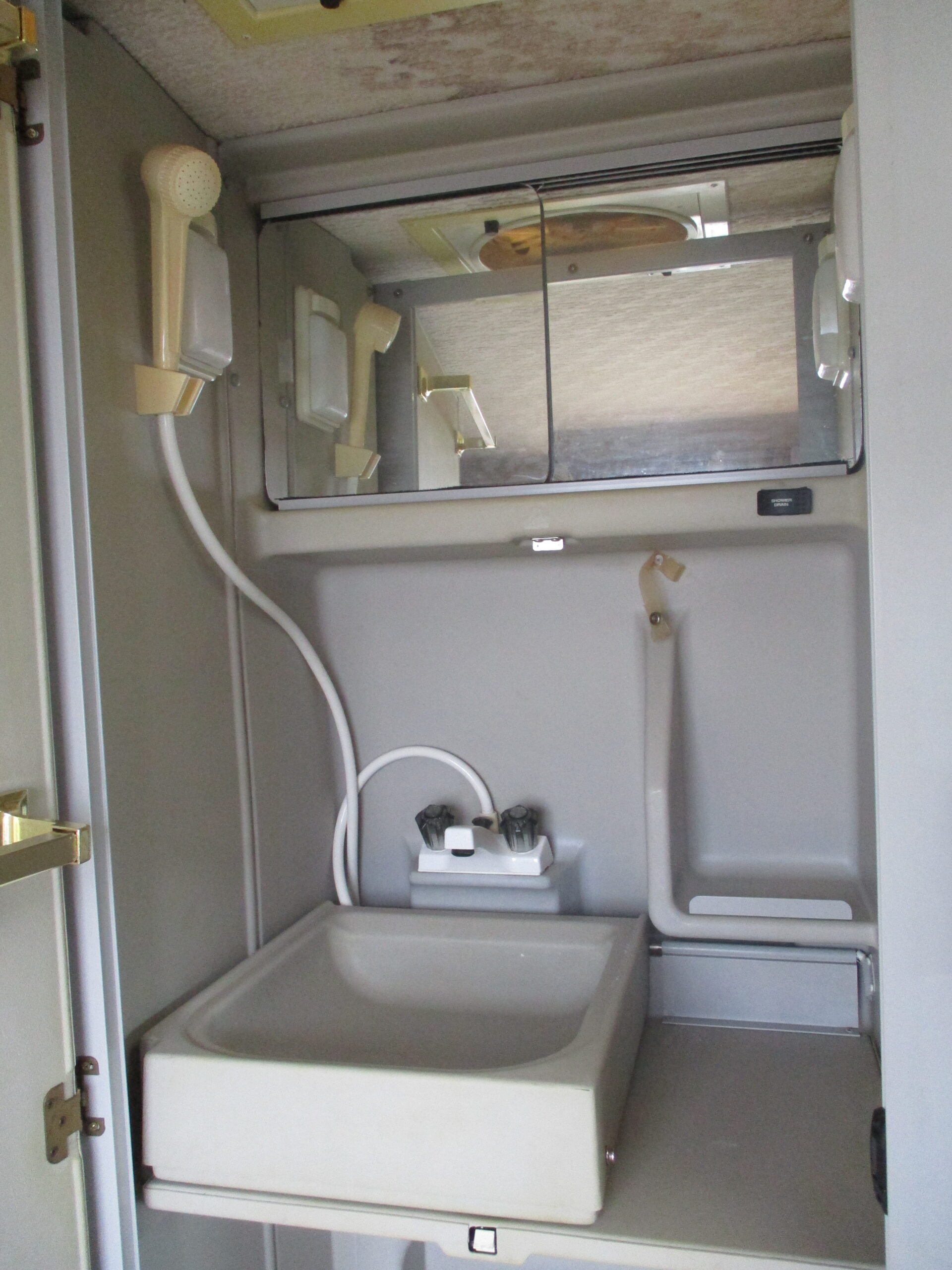 2002 VW Winnebago Rialta 22HD - Image 18