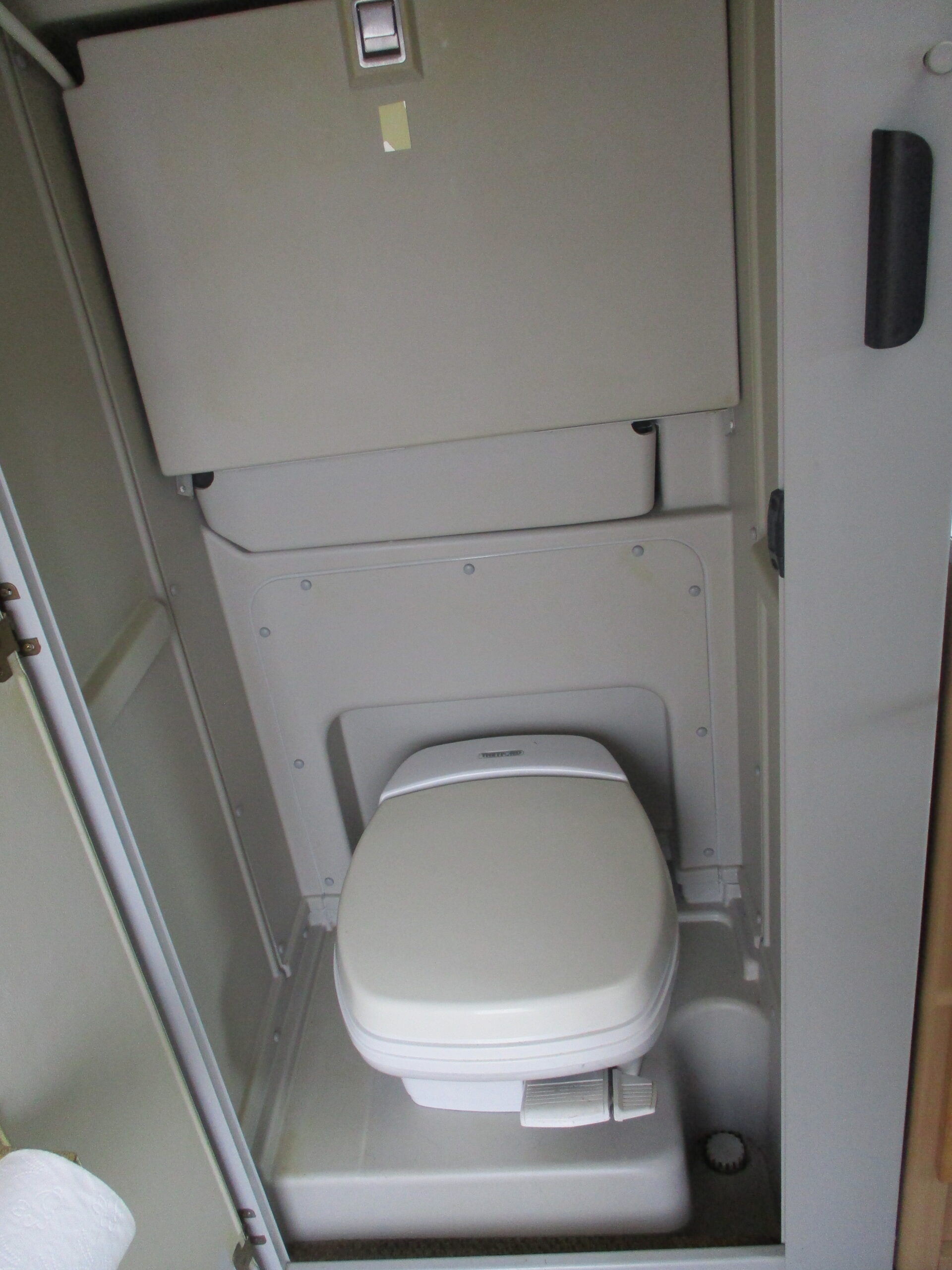 2002 VW Winnebago Rialta 22HD - Image 19