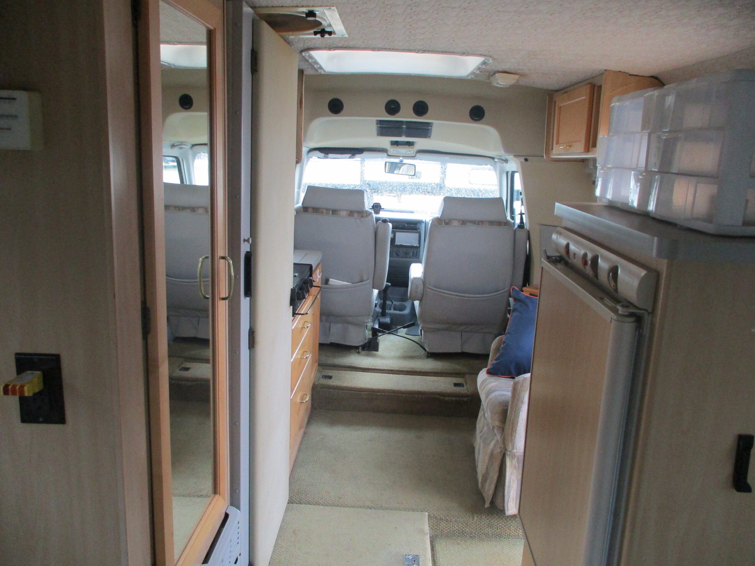 2002 VW Winnebago Rialta 22HD - Image 25